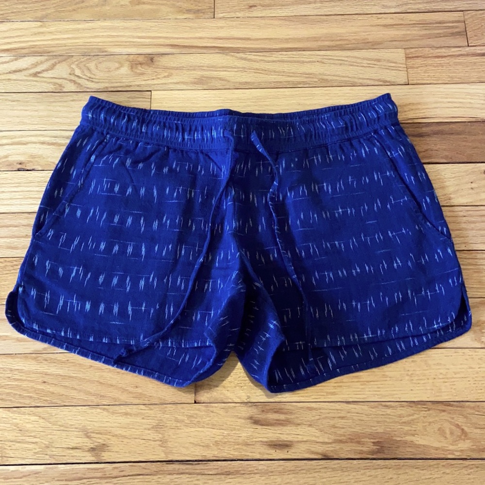 VINEYARD VINES blue shorts
